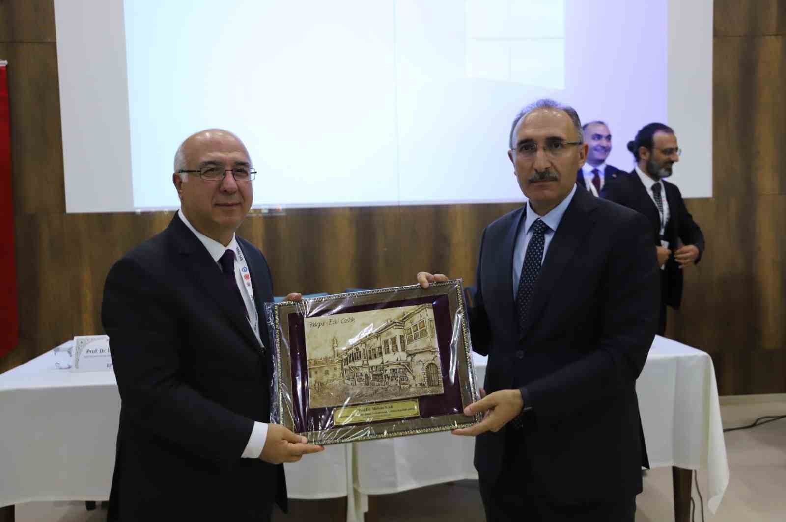 Elazığ&rsquo;da Uluslararası Ekonomi Finans ve İşletme Kongresi
