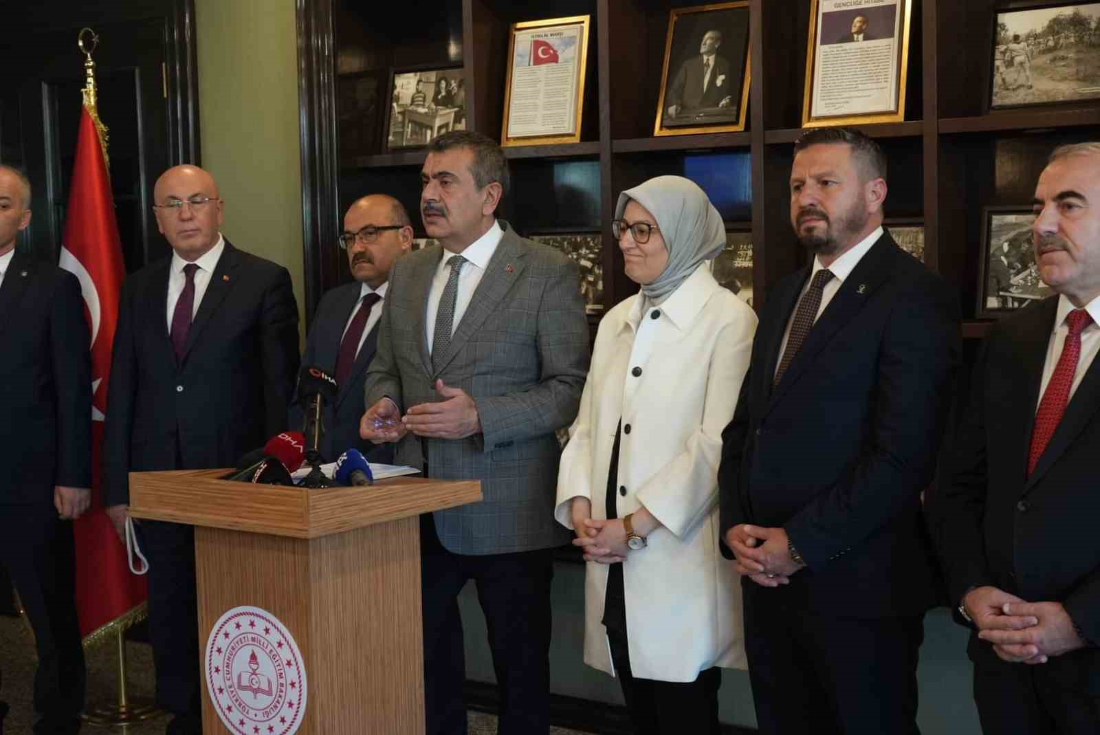 Bakan Tekin: "Balıkesir’de 22 yılda 17 milyar TL’lik yatırım yaptık"

