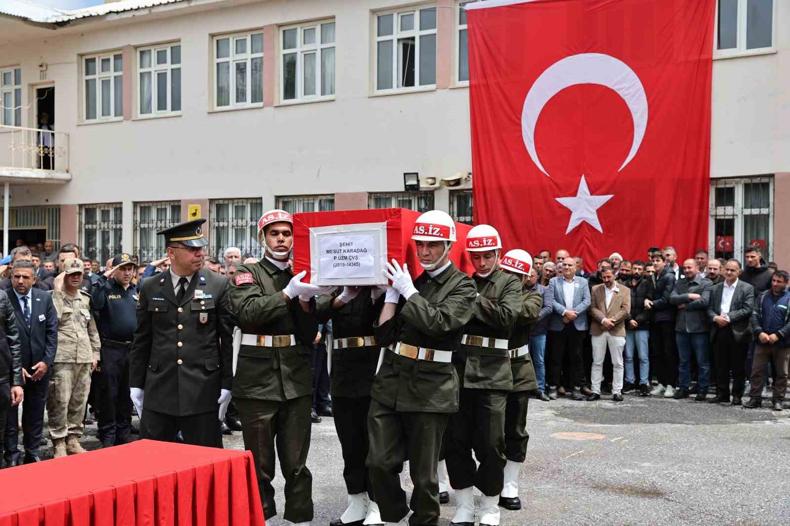 Şehit Karadağ, Muş&rsquo;ta son yolculuğuna uğurlandı
