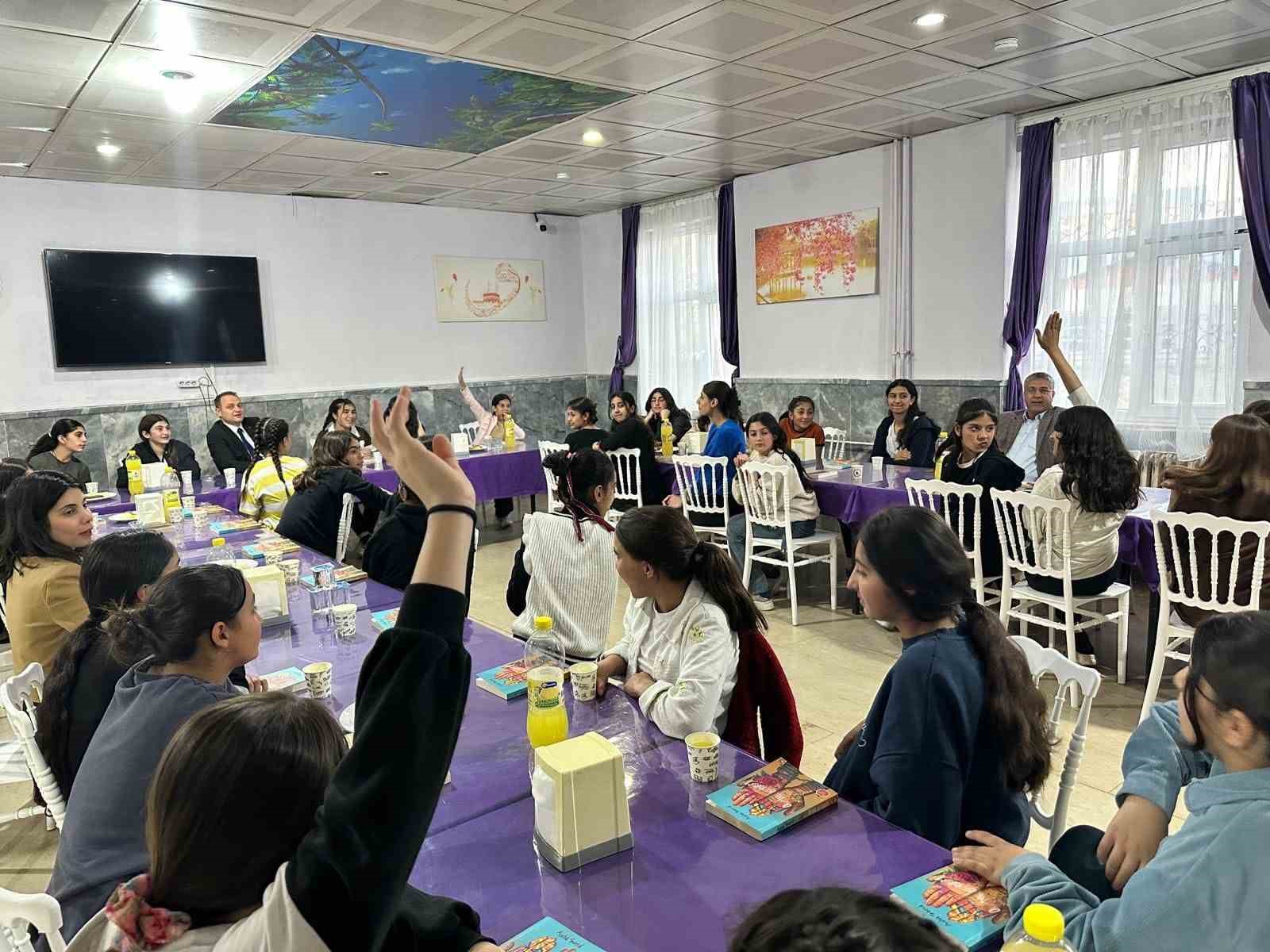 Kaymakam Koşansu’dan pansiyonda kalan öğrencilere ziyaret

