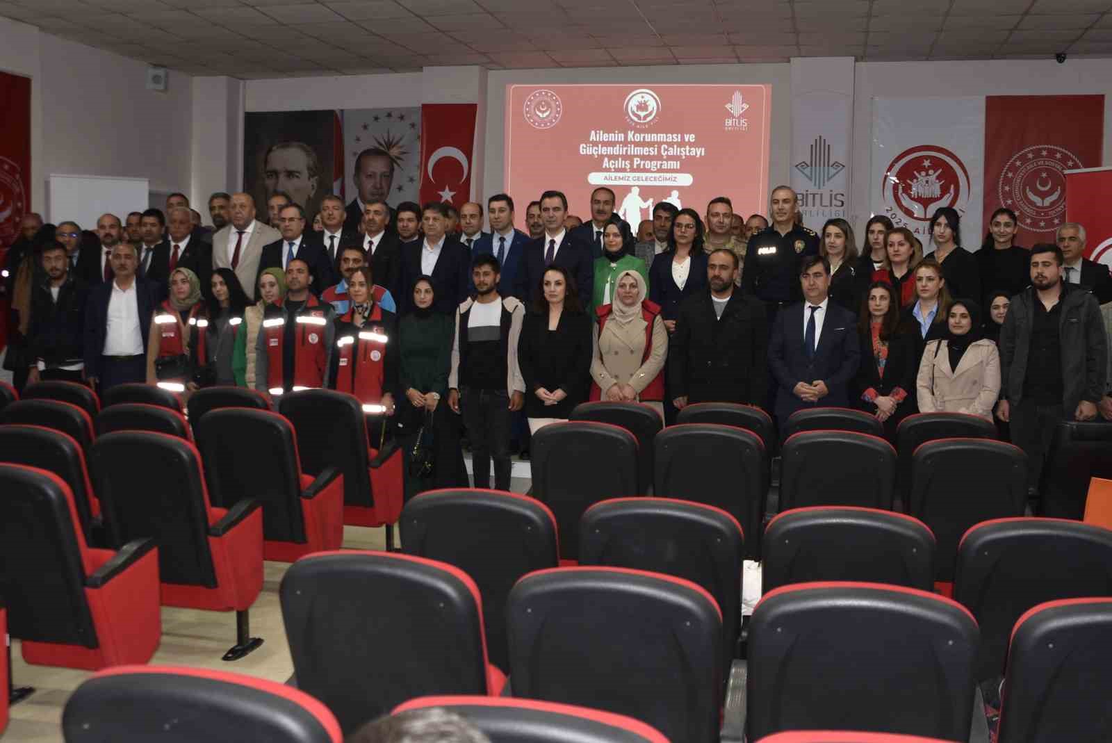 Bitlis’te "Ailenin Korunması ve Güçlendirilmesi Çalıştayı" düzenlendi