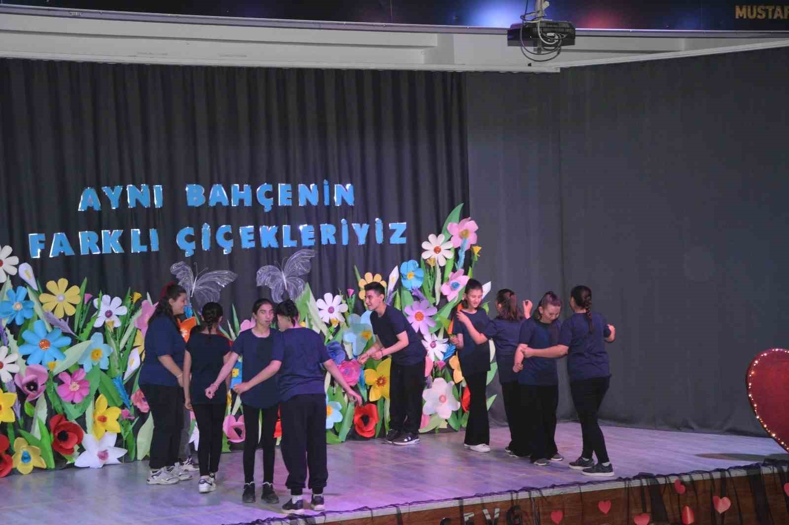 Demirci’de özel eğitim uygulama okulu öğrenciler muhteşem program