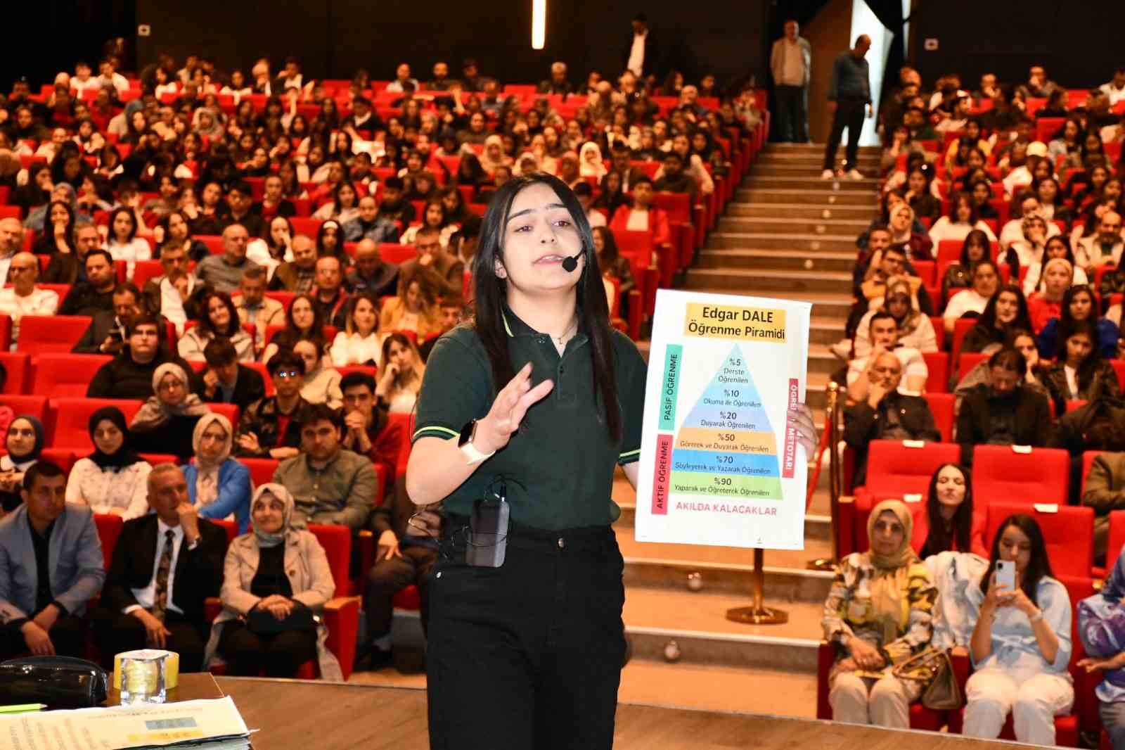 Tomarza Şehit Nazmi Kapucu Anadolu Lisesi il birincisi oldu