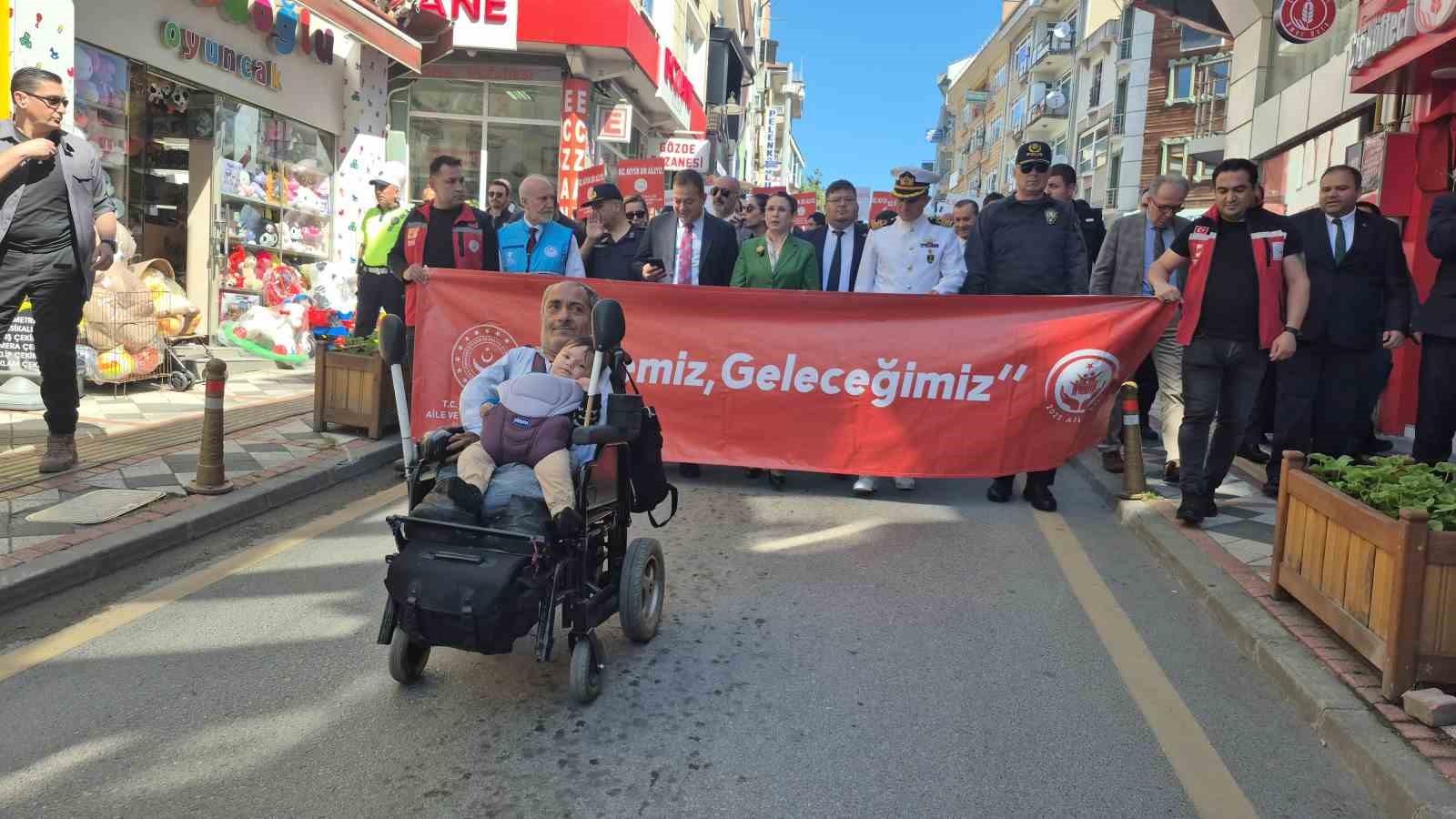 Garnizon komutanından koruyucu aile uygulamasına ilgi
