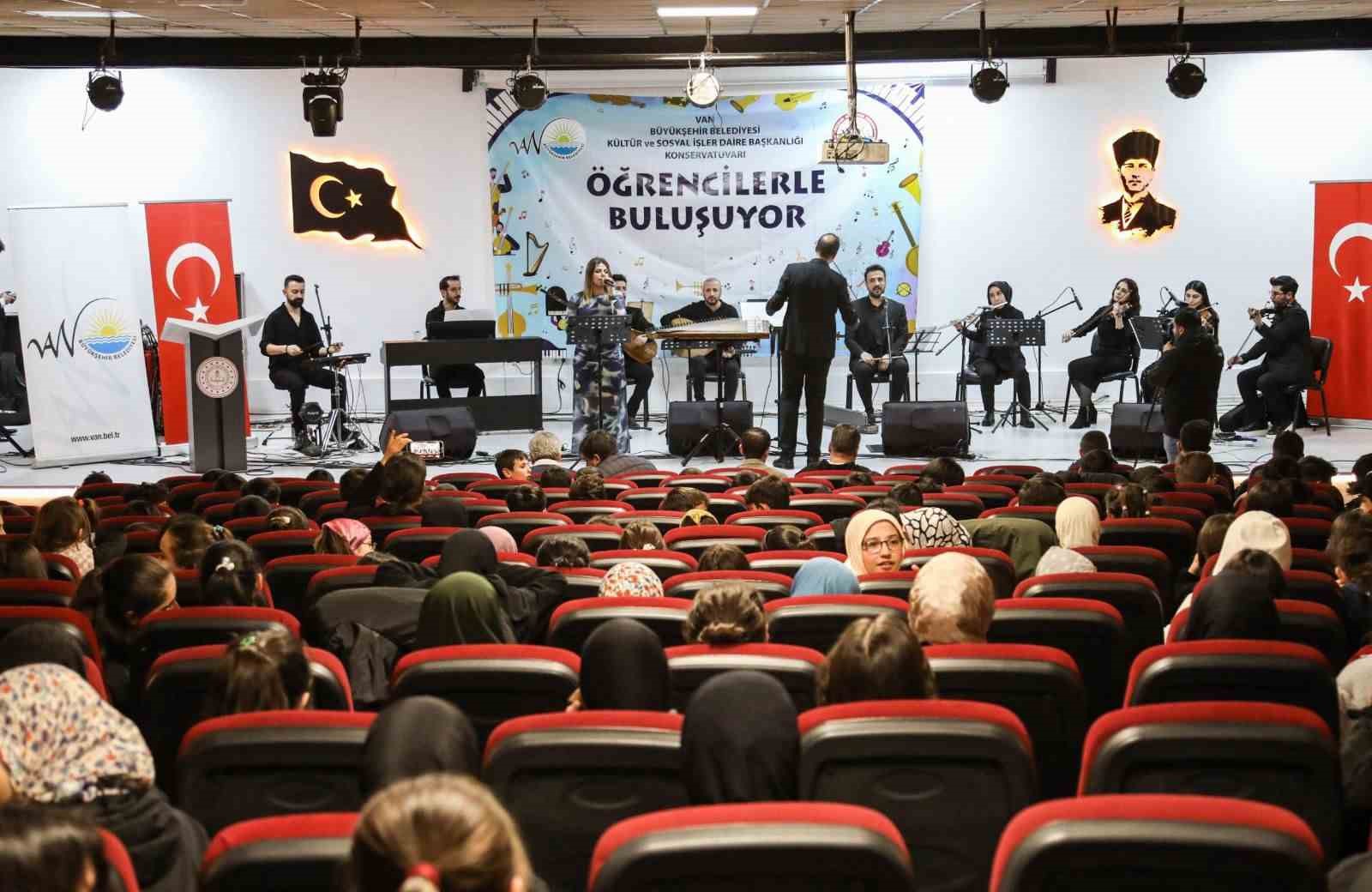 Van Büyükşehir Belediyesi Konservatuvarı ilçelerle buluşuyor