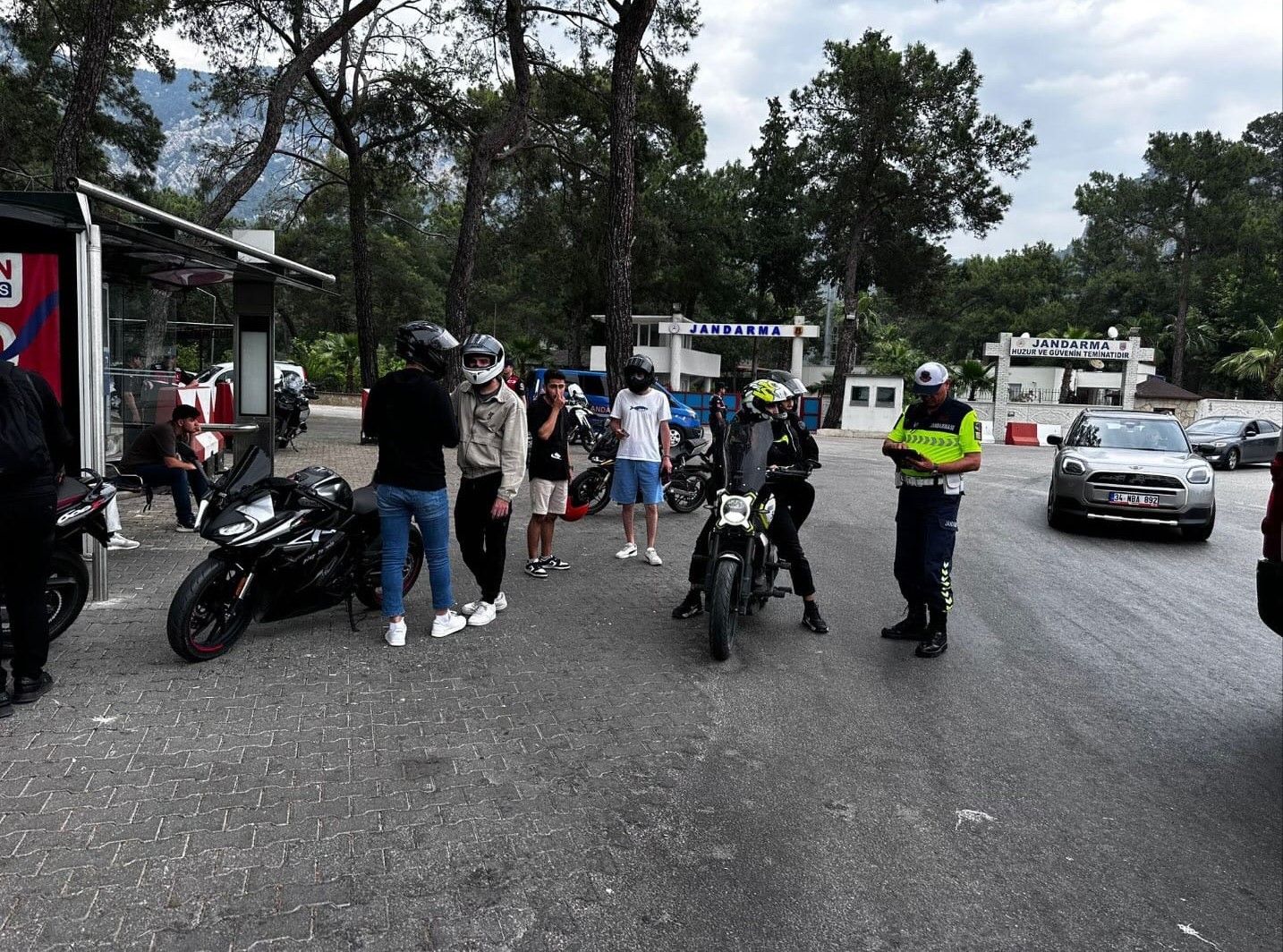 Antalya&rsquo;da motosikletlilere y&ouml;nelik denetimde 3,4 milyon TL ceza kesildi
