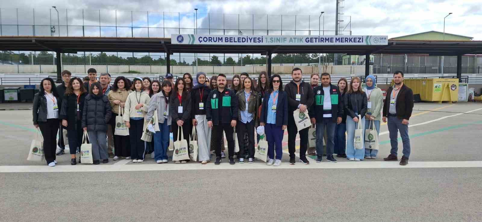 &Ccedil;orum Belediyesi&rsquo;nin "Sıfır Atık Getirme Merkezi" &ouml;ğrencilere tanıtıldı
