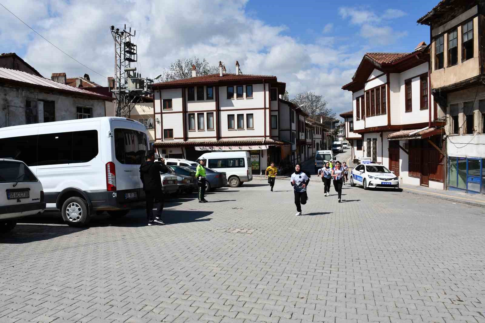 Vezirköprü’de 19 Mayıs coşkusu kros yarışıyla başladı