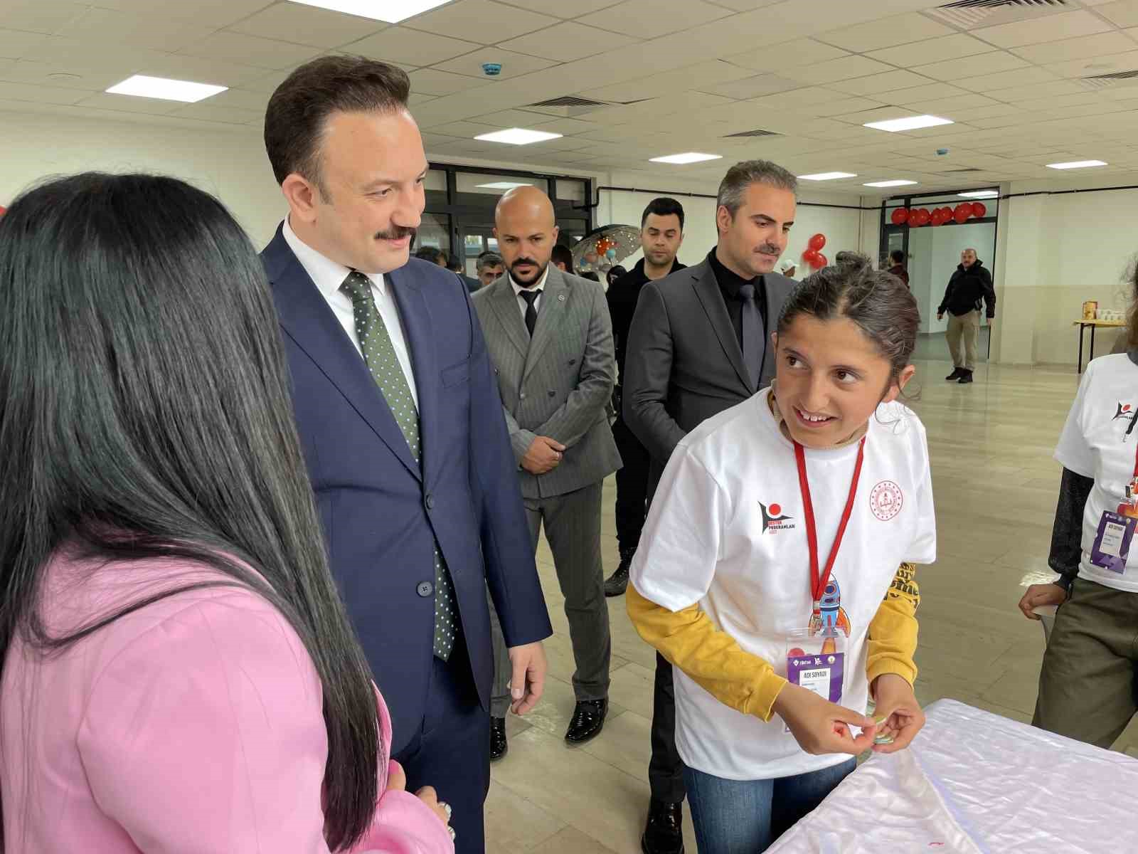 Malazgirt’te özel öğrencilerden "TÜBİTAK 4006 Bilim Fuarı"