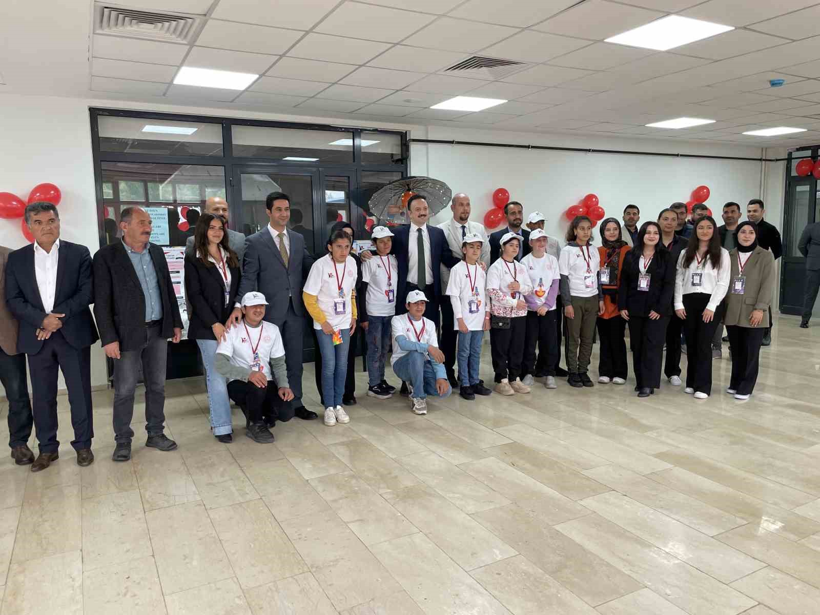 Malazgirt&rsquo;te &ouml;zel &ouml;ğrencilerden "T&Uuml;BİTAK 4006 Bilim Fuarı"
