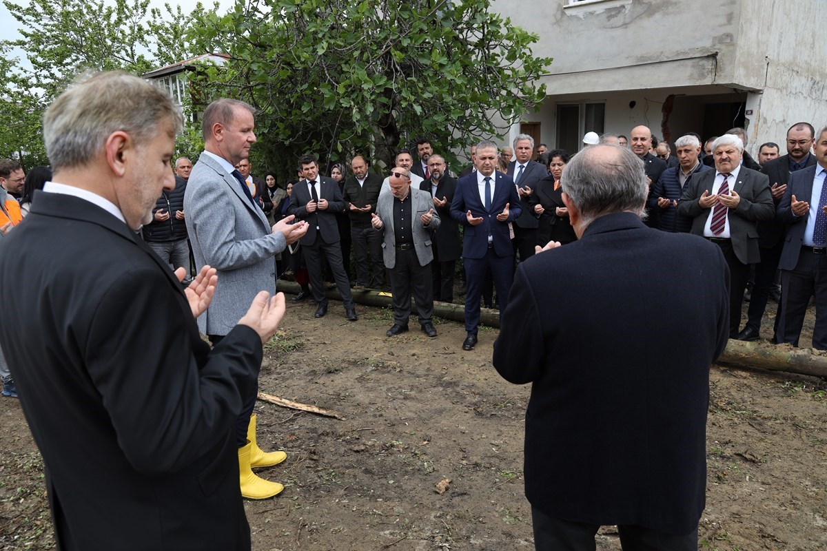 Rekt&ouml;r Baş: "Uzun &ccedil;abalar sonucu ilahiyat fak&uuml;ltemizin temelini attık"
