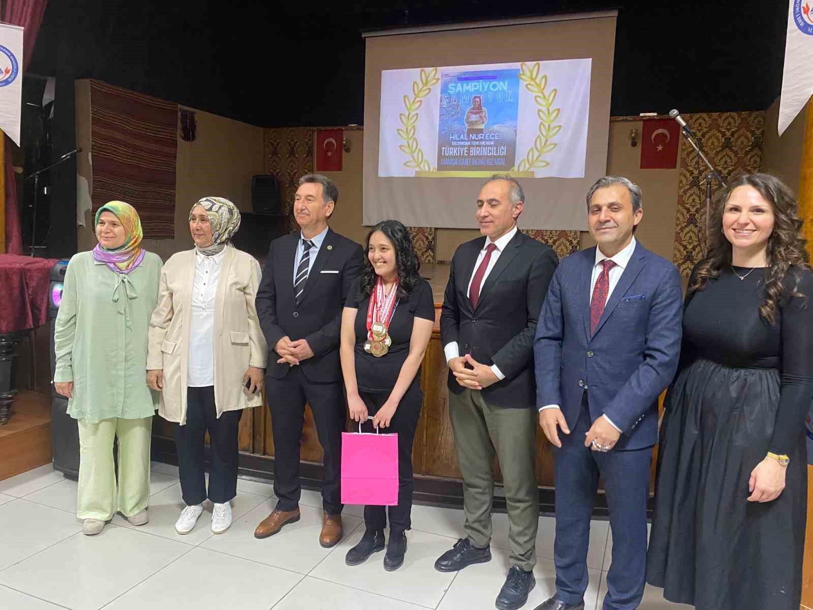 Özel öğrencilerden duygu dolu program