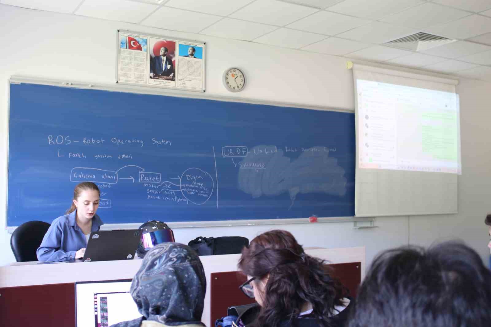 Sakarya Üniversitesi’nde ‘Uygulamalarla Robotikte Yapay Zeka’ etkinliği