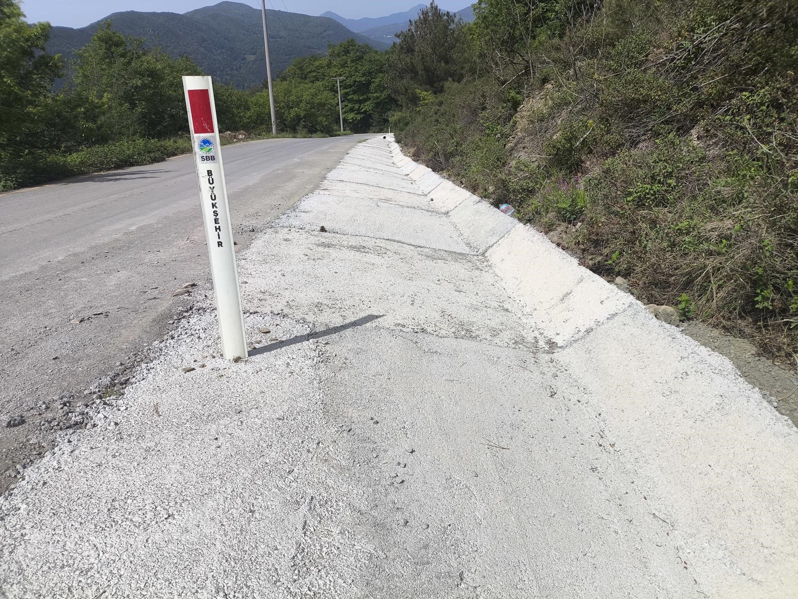 Büyükşehir’den güvenli ulaşım için 2 ilçeye 20 kilometrelik montaj