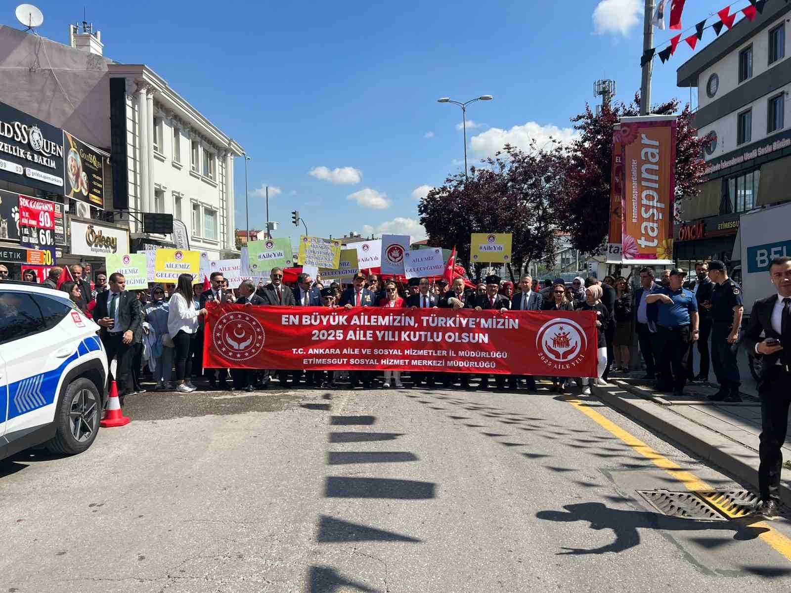 Uluslararası Aile Günü 81 ilde "Aile Yılı Yürüyüşü" ile kutlandı