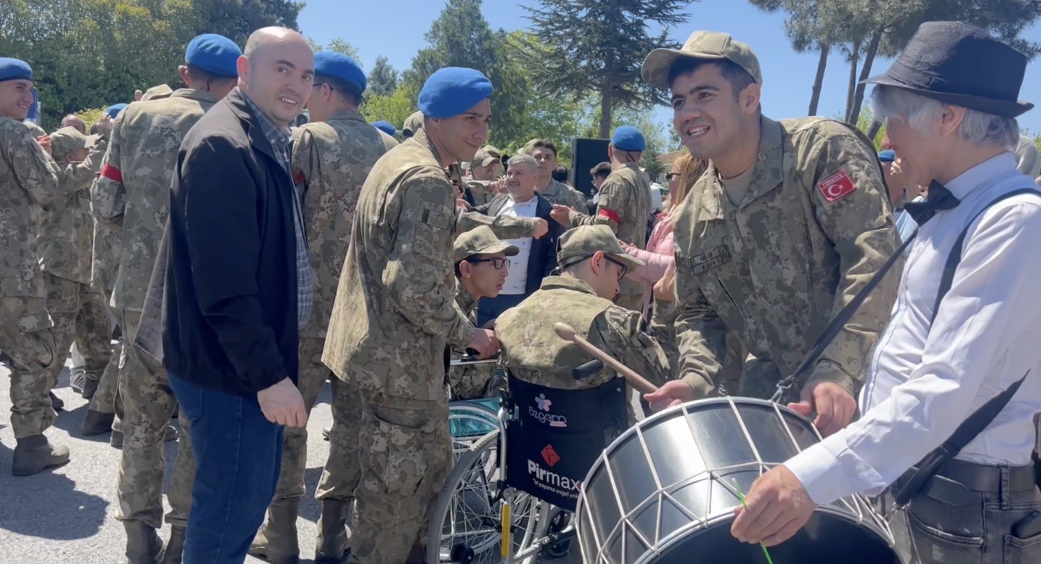 Arnavutk&ouml;yl&uuml; &ouml;zel bireyler askerlik g&ouml;revini yerine getirdi
