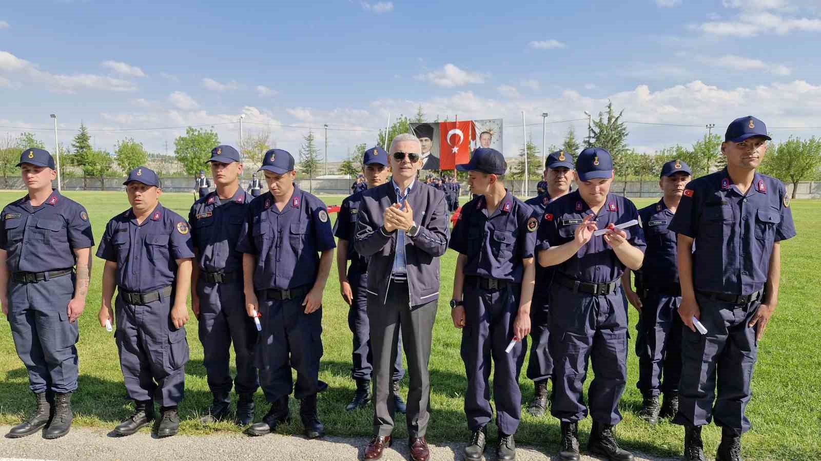 Karaman&rsquo;da 34 &ouml;zel birey yemin ederek bir g&uuml;nl&uuml;k asker oldu
