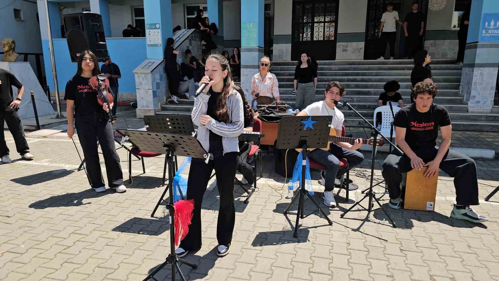 Liseli gençler bilim fuarında projelerini sergiledi