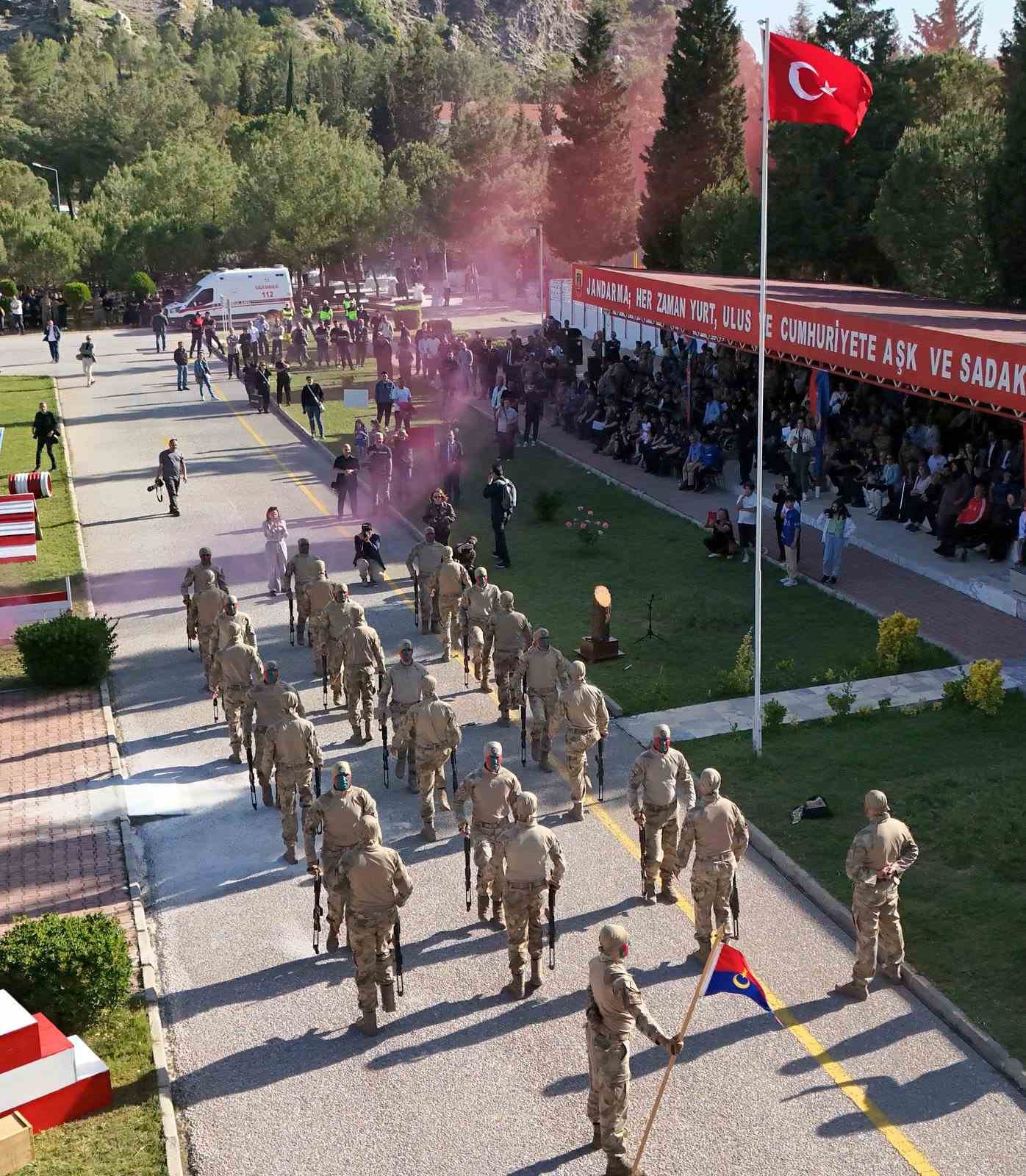 Muğla&rsquo;da 64 engelli birey yemin ederek bir g&uuml;nl&uuml;ğ&uuml;ne asker oldu
