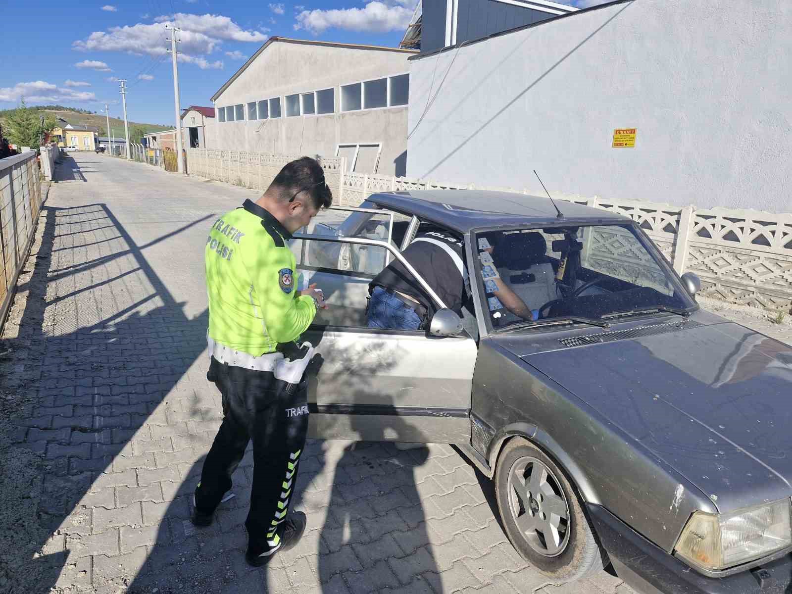 Çaldıkları otomobille drift atan çocuklar "dur" ihtarına uymayıp kaçınca gözaltına alındı
