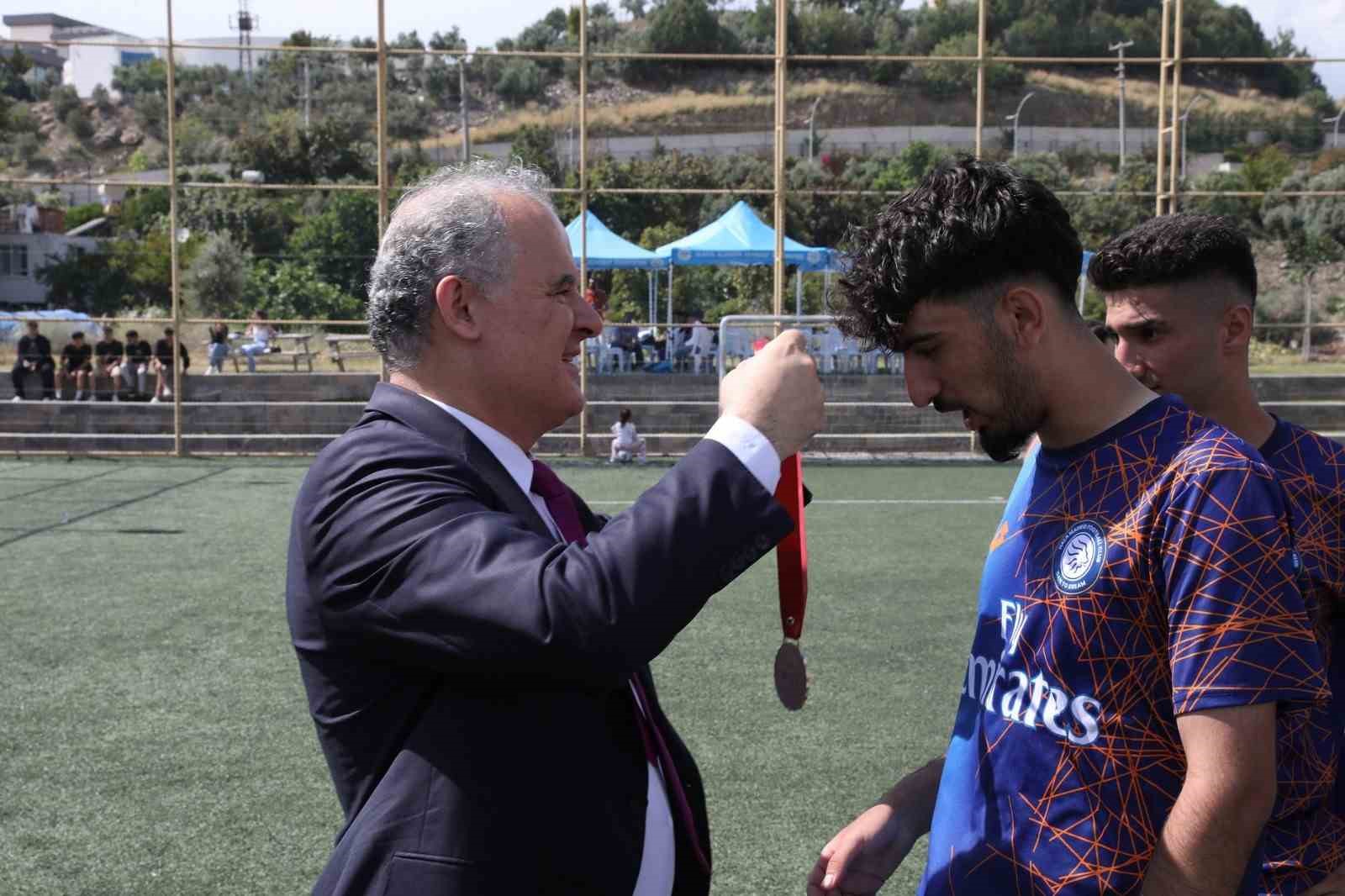 ALKÜ 10. yıl futbol turnuvası sona erdi