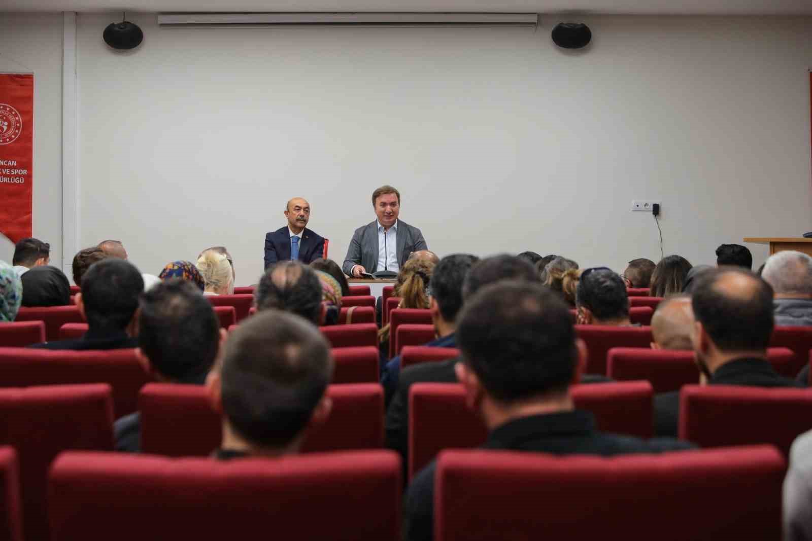 Vali Aydoğdu &ouml;ğretmenlerle bir araya geldi
