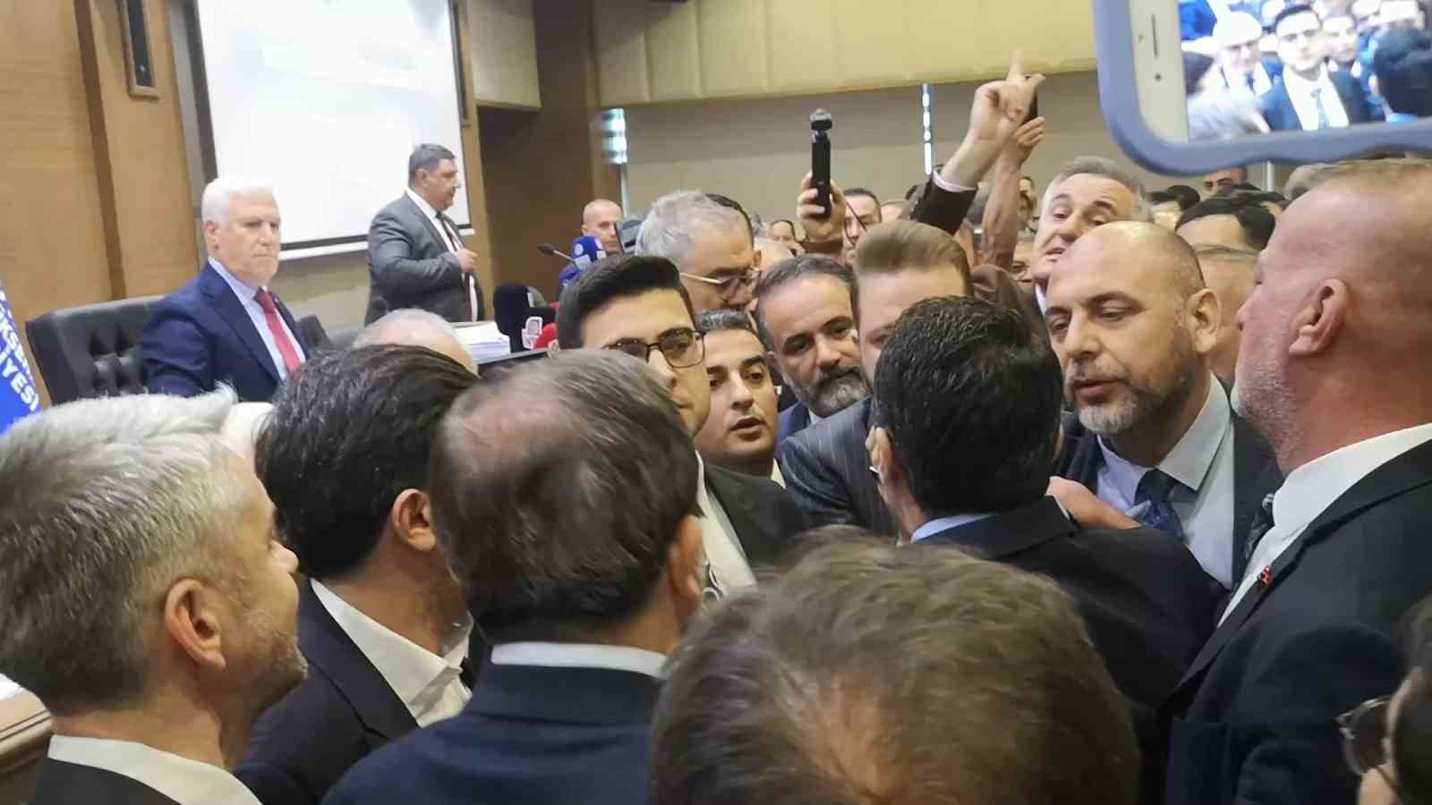 Bursa Büyükşehir Meclisi’nde tansiyon yükseldi