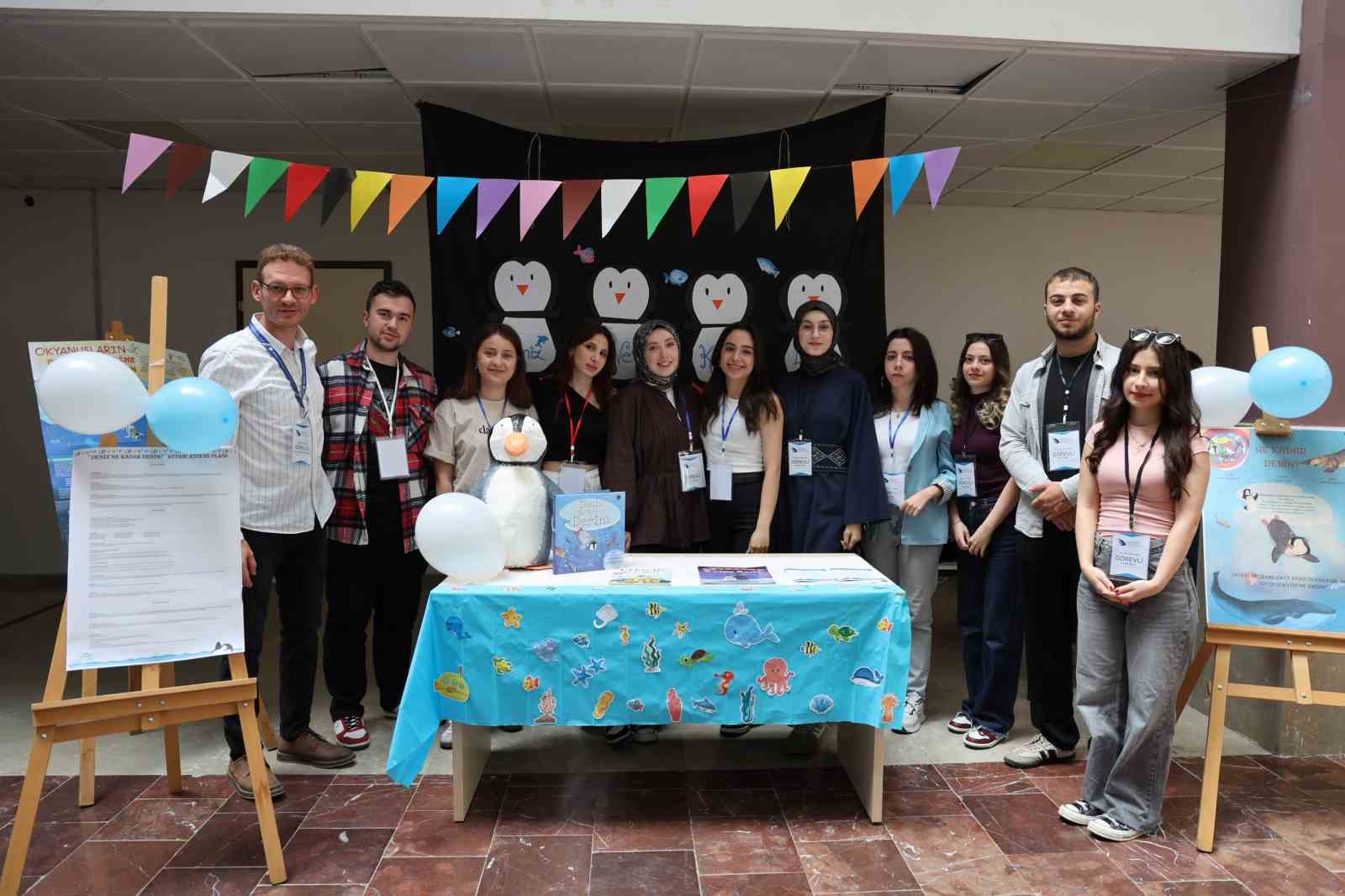 Sınıf öğretmenliği öğrencilerinden etkileşimli okuma sergisi