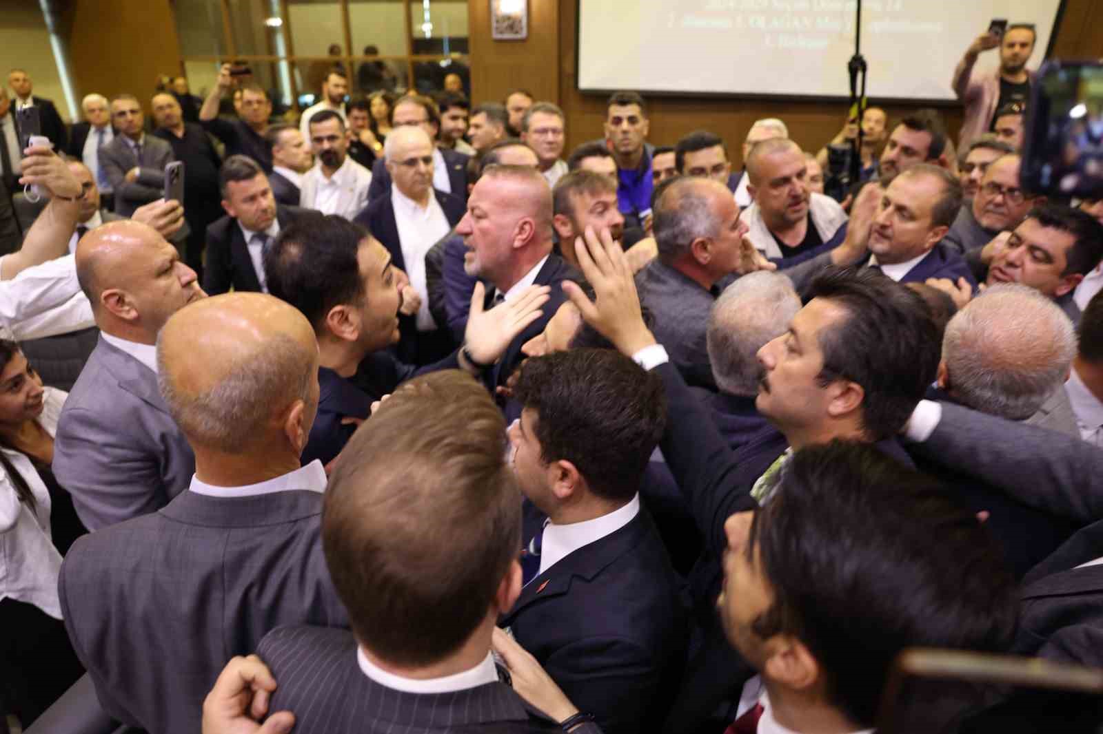 Başkan Bozbey’den Büyükşehir Meclisi’ndeki tartışmalara kınama