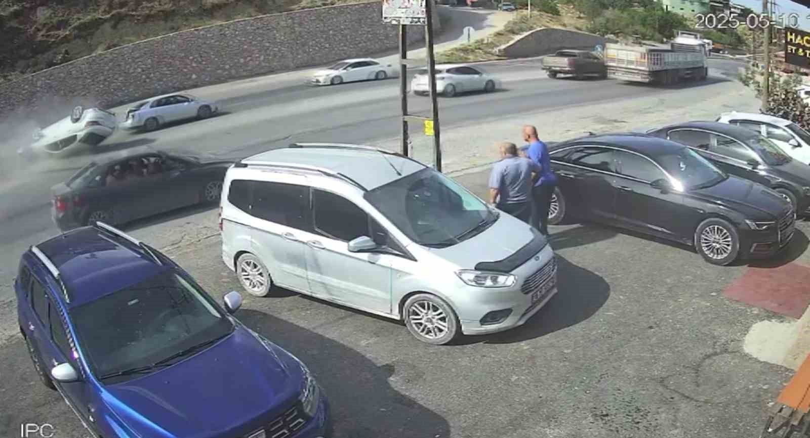 Belen’de otomobilin takla attığı anlar kamerada