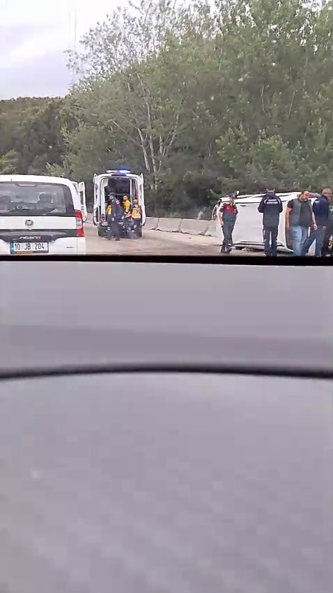 Kontrolden &ccedil;ıkan otomobil takla attı
