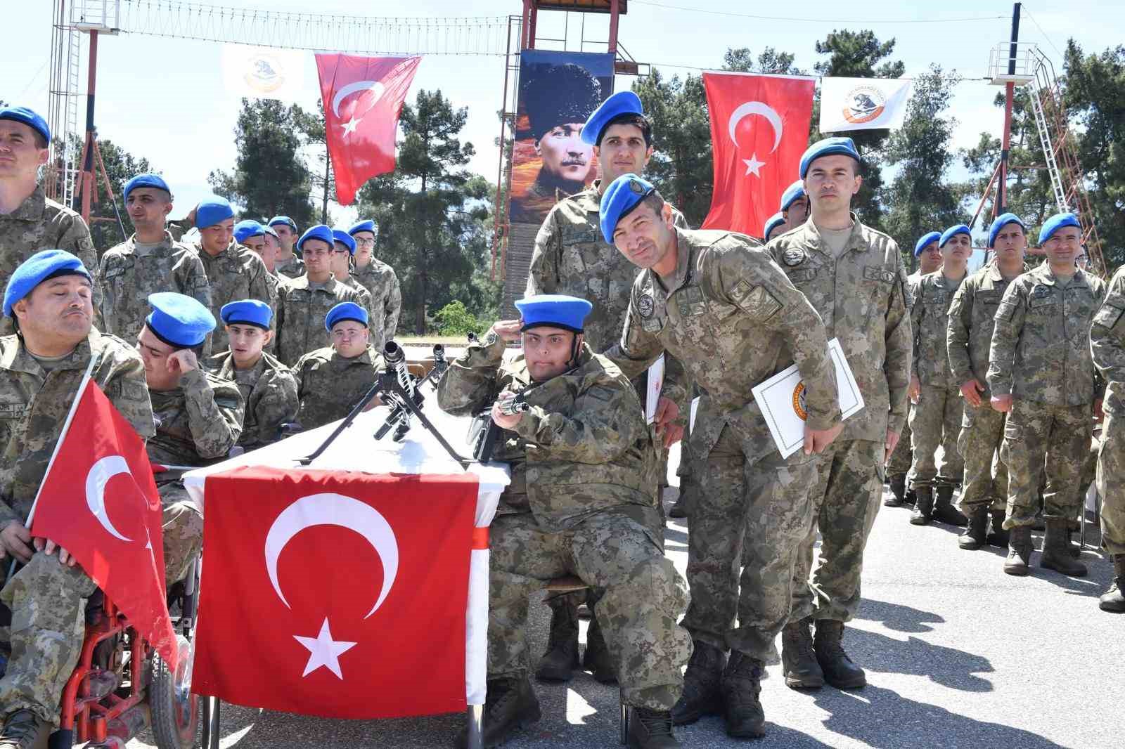 &Ouml;zel gen&ccedil;ler vatani g&ouml;revlerini yerine getirdi
