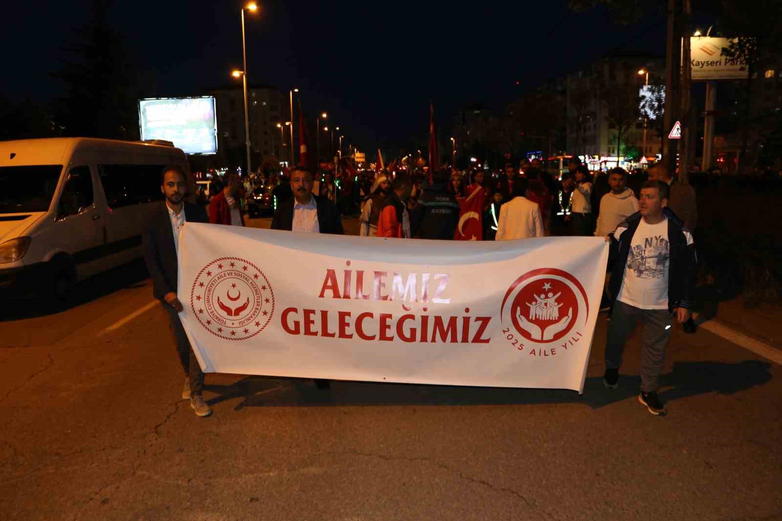 Aile birliğine &lsquo;fener alaylı&rsquo; farkındalık
