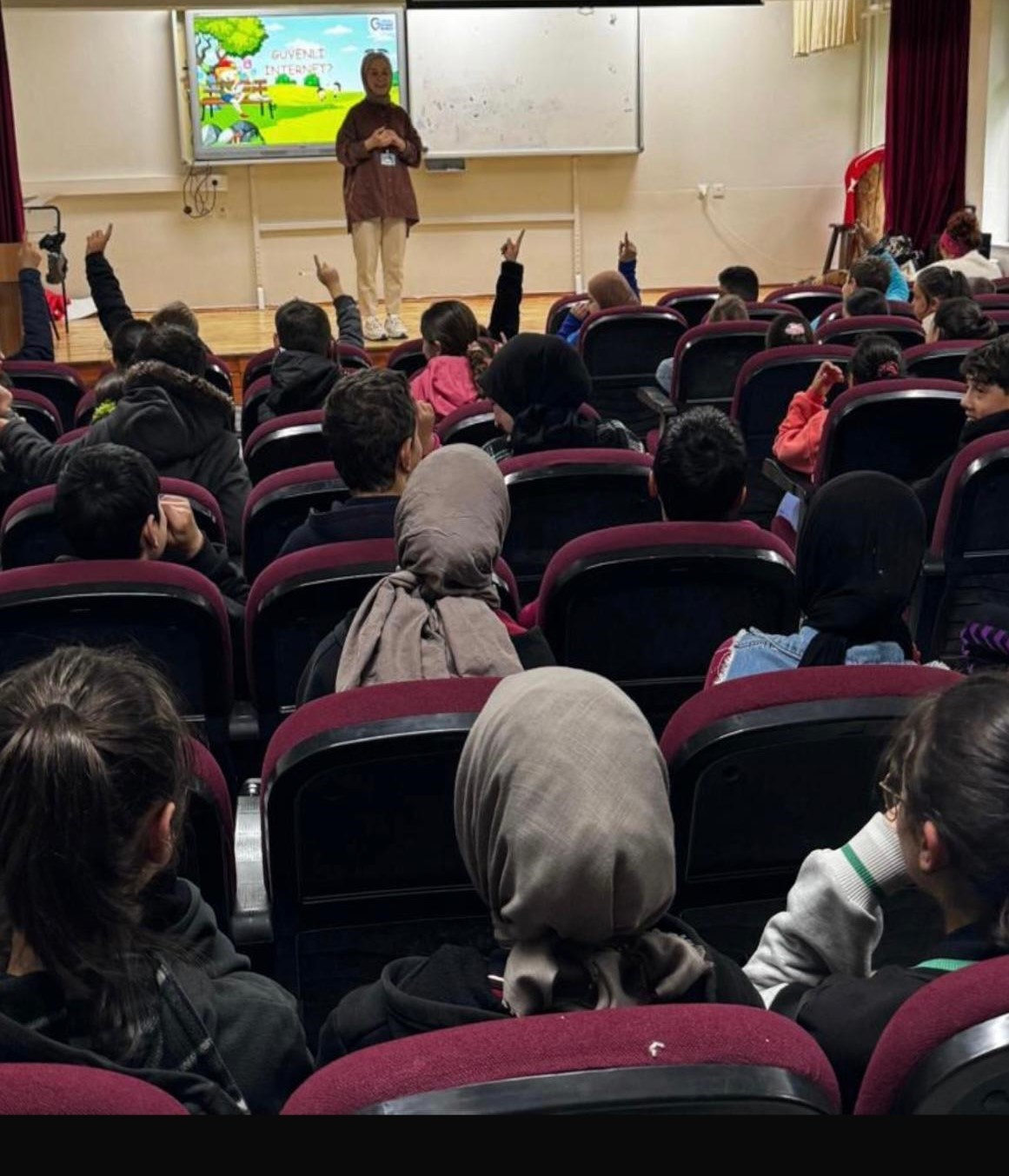 Bayburt&rsquo;ta &ouml;ğrenciler g&uuml;venli internet kullanımı hakkında bilgilendirildi
