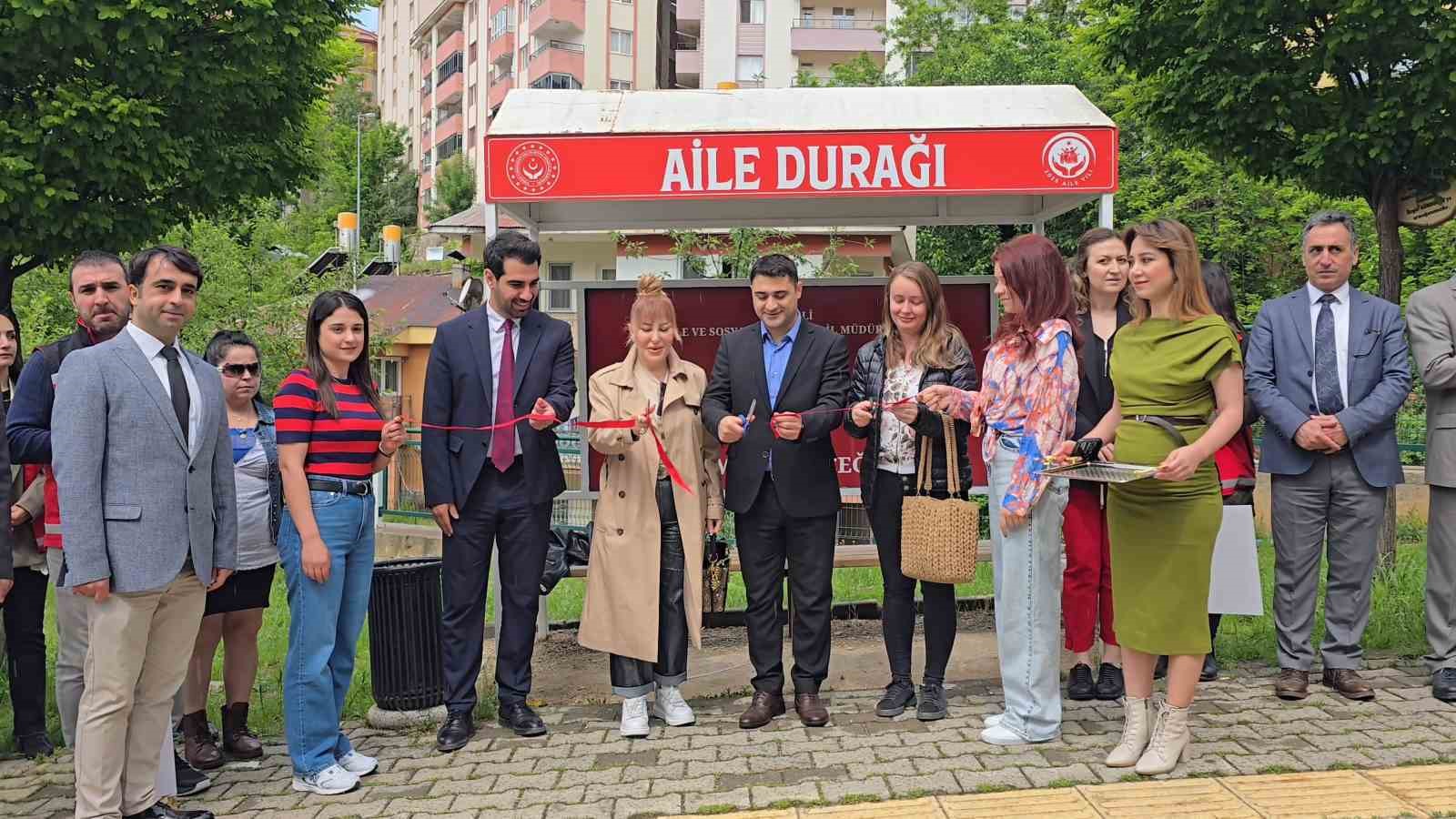 Tunceli’de Aile Günü yürüyüşü