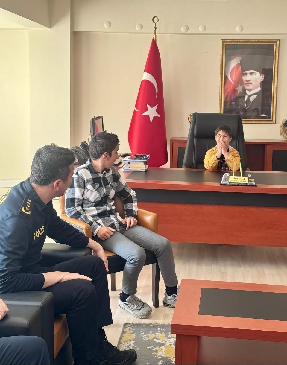 Bayburt İl Emniyet Müdürü Barış Erkol makam koltuğunu özel çocuklara devretti