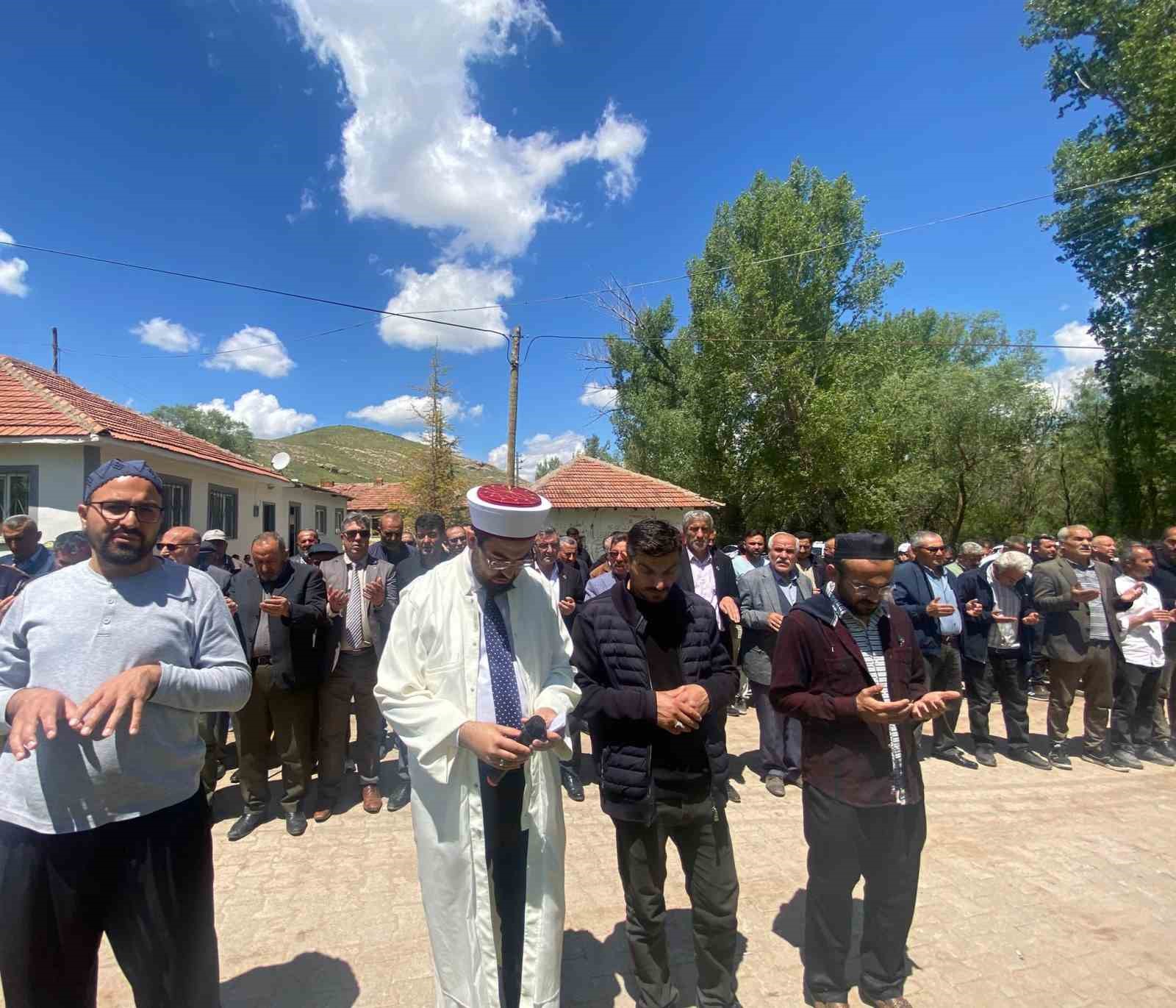 Sarıkaya’da vatandaşlar yağmur duasına çıktı
