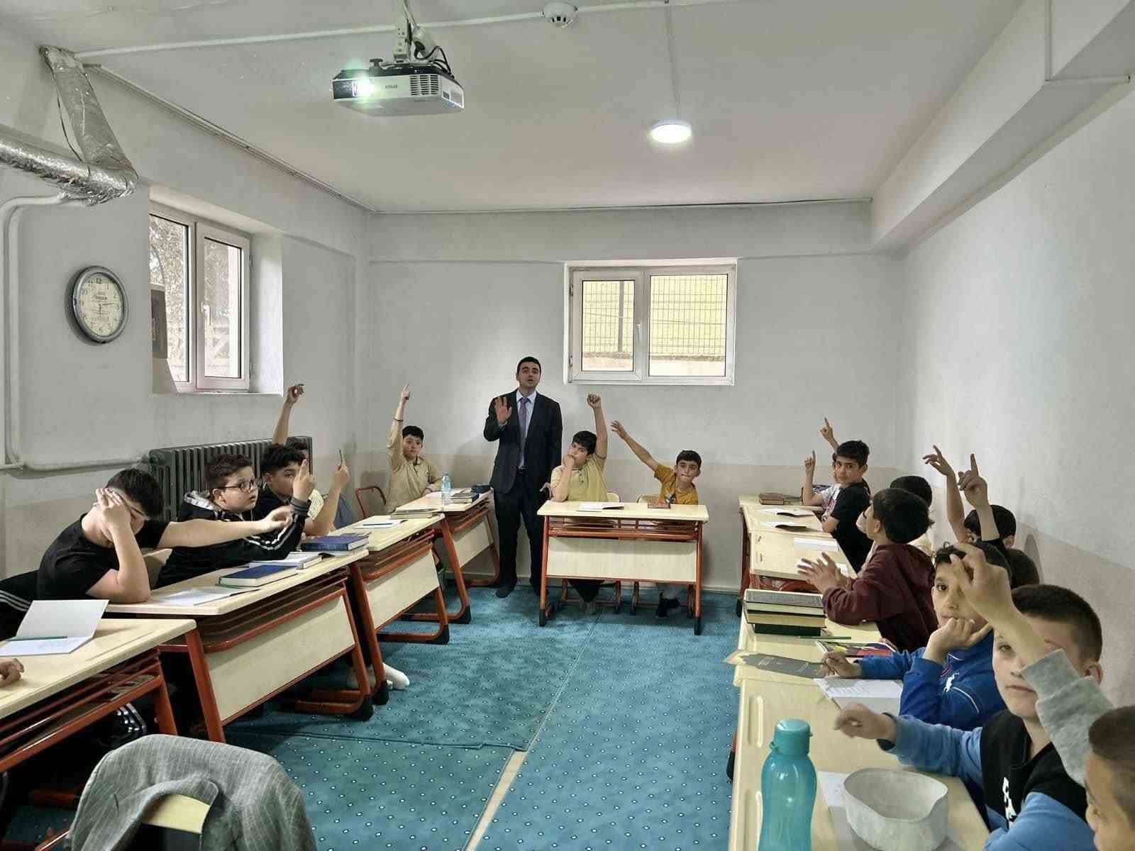 Osmaneli Kur&rsquo;an kursuna motivasyon ziyareti
