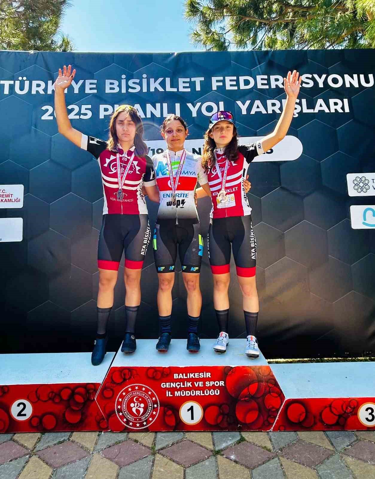 Denizlili bisikletçiler başarılarını tüm kulvarlarda sürdürüyor
