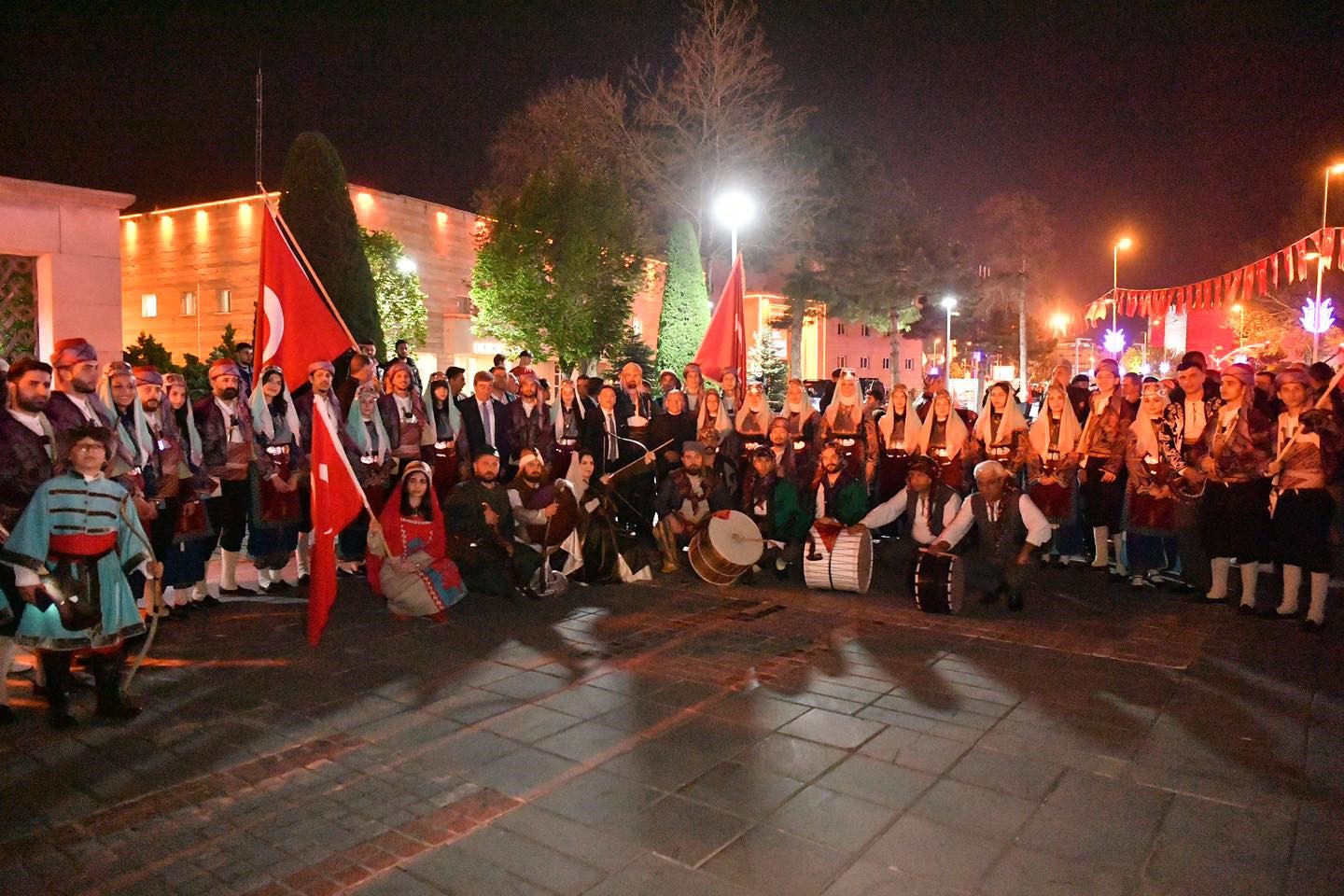 Başkan Büyükkılıç, 19 Mayıs Fener Alayı’nda gençlerin coşkusuna ortak oldu