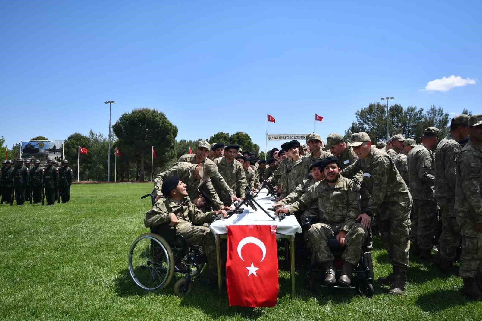 Gaziantep’te 95 özel ihtiyaçlı genç bir günlüğüne asker oldu