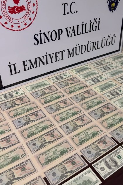 Sinop&rsquo;ta uyuşturucu ve sahte para operasyonu: 3 tutuklama, 1 g&ouml;zaltı
