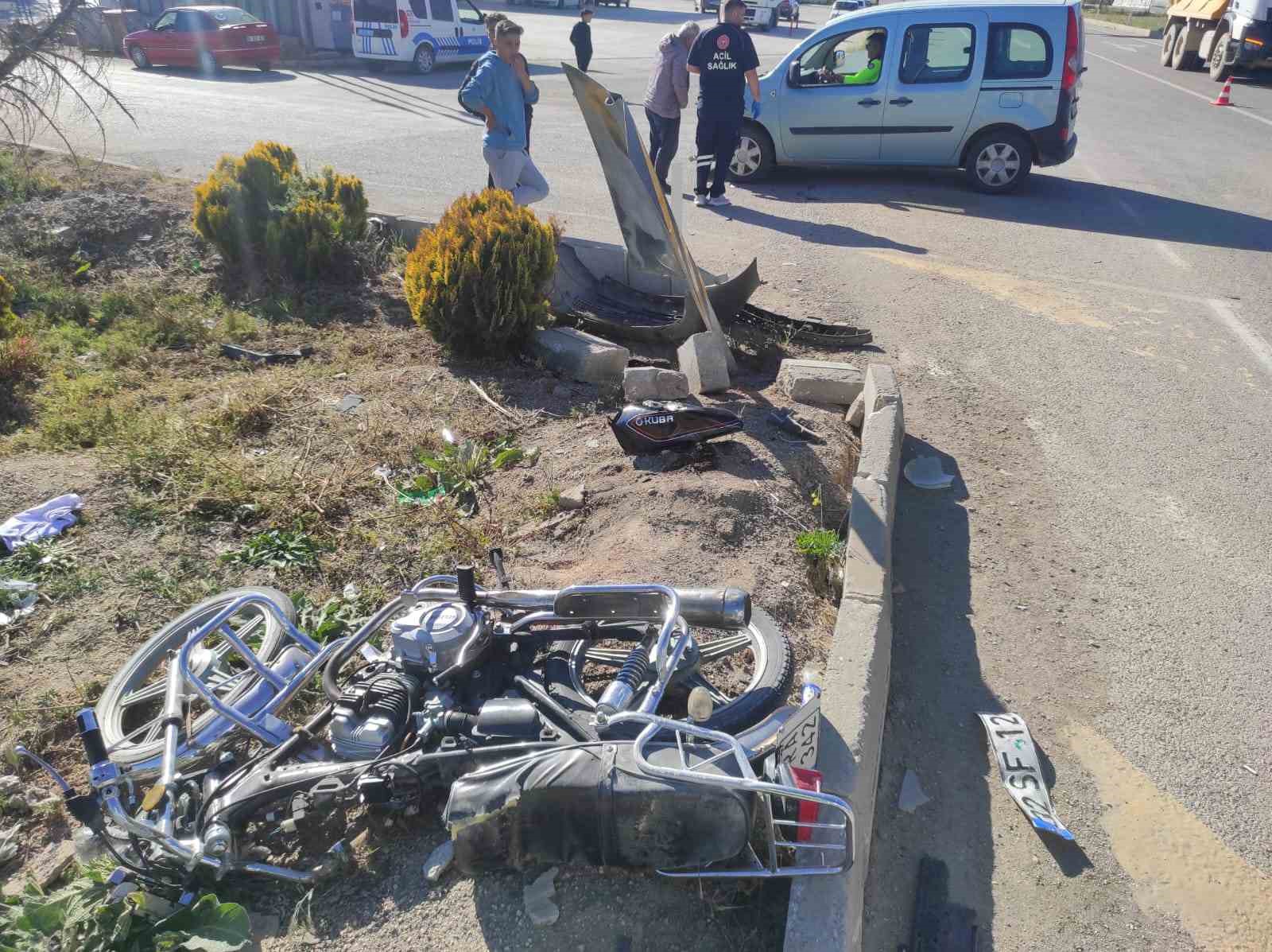 Isparta’da kamyonet ile motosiklet çarpıştı: 2 yaralı
