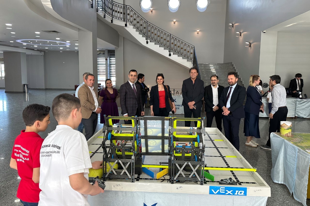 Küçükçekmece’de Bilişim ve Teknoloji Ödül Töreni düzenlendi