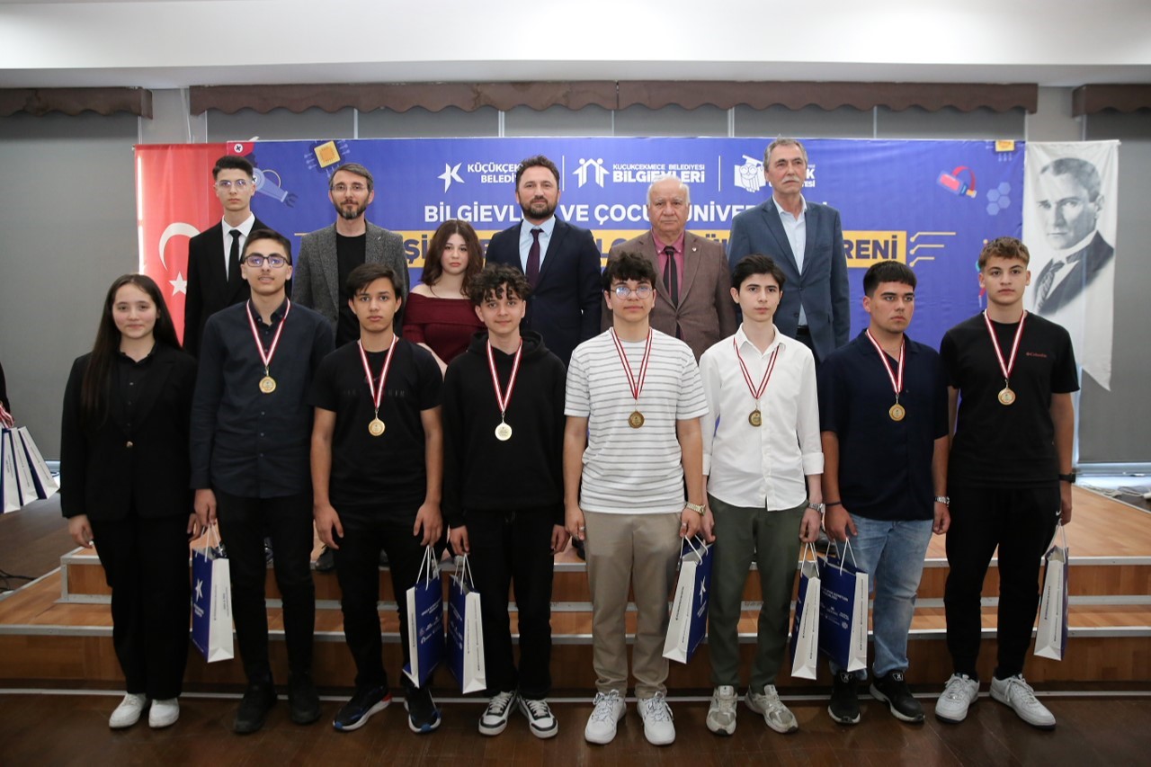 K&uuml;&ccedil;&uuml;k&ccedil;ekmece&rsquo;de Bilişim ve Teknoloji &Ouml;d&uuml;l T&ouml;reni d&uuml;zenlendi
