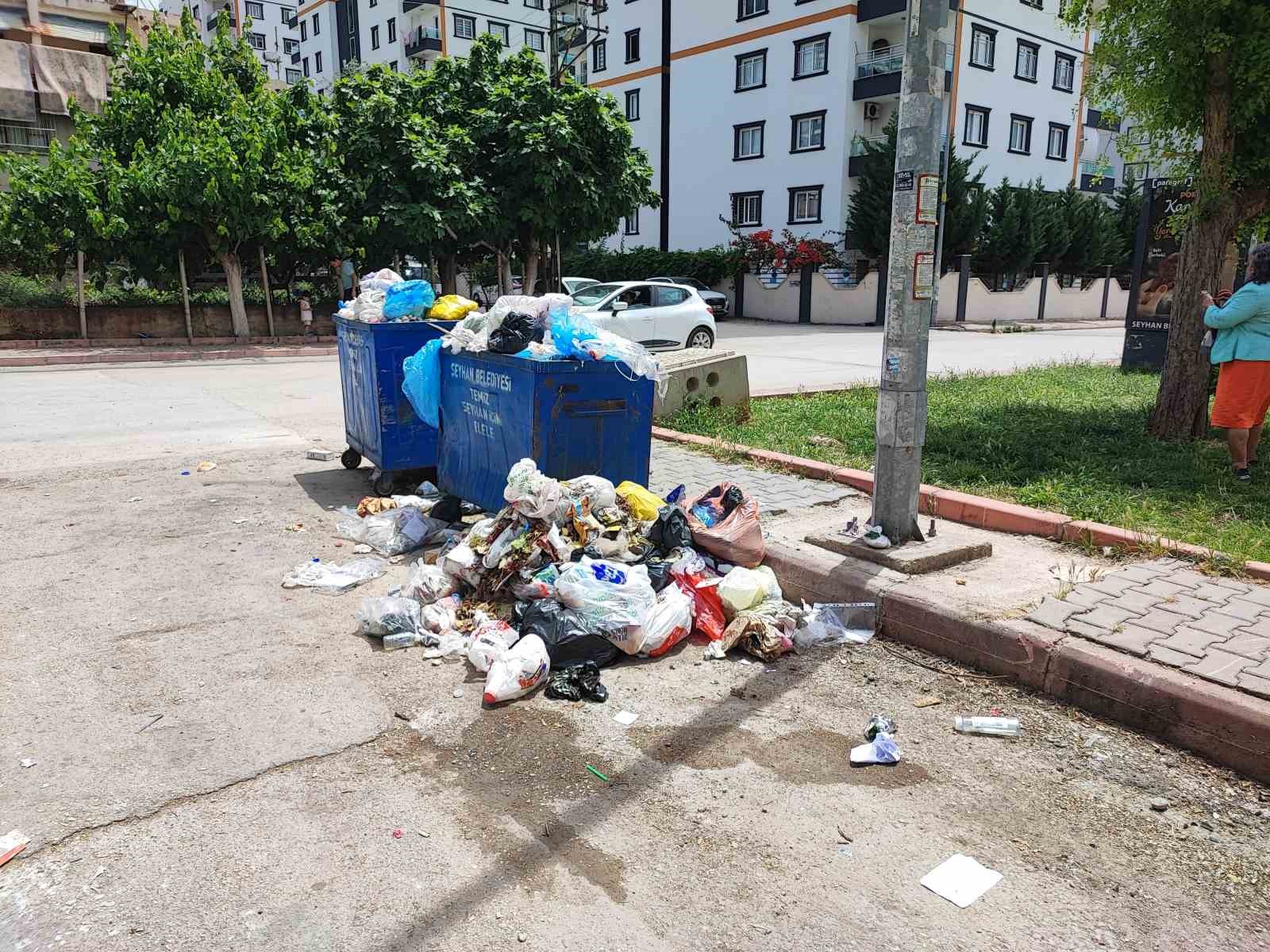 Seyhan Belediyesi çöpleri toplamadı, mahalleli isyan etti 