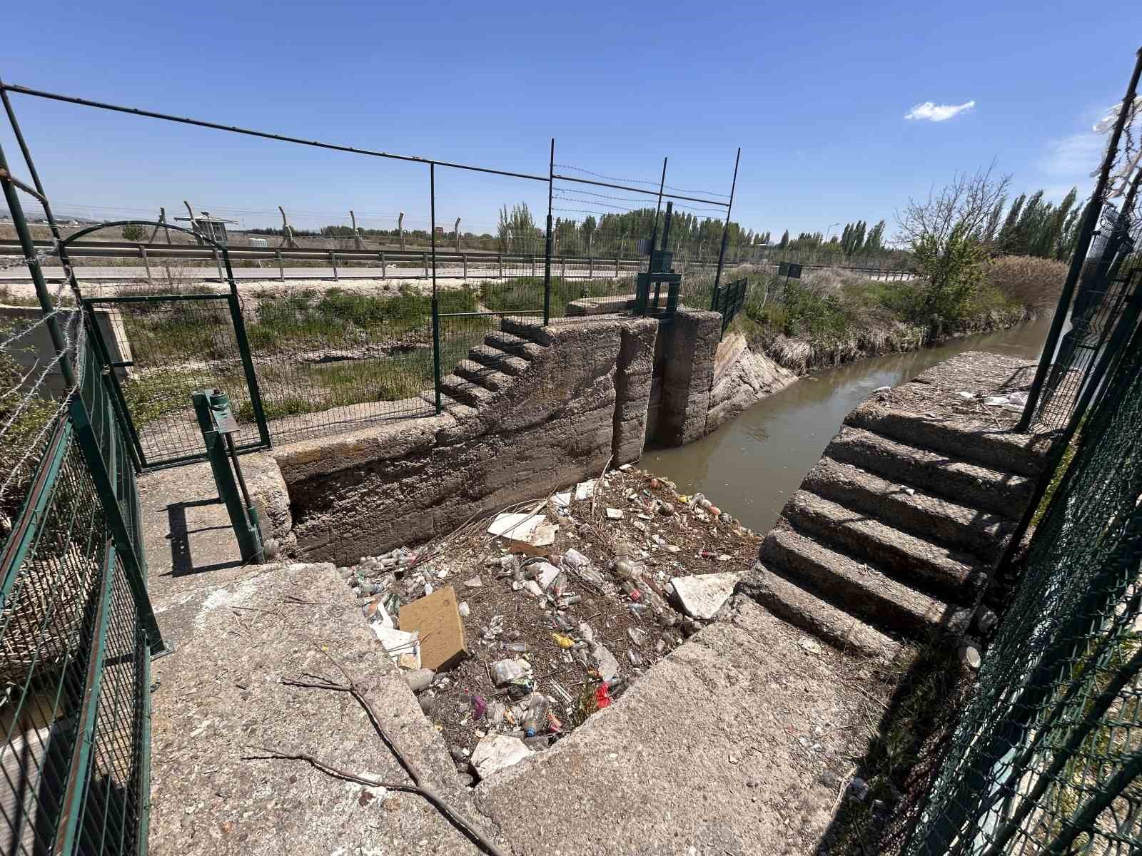 Yeşiltepe’deki sulama kanalı güvenlik önlemlerinin yetersizliğiyle dikkat çekiyor