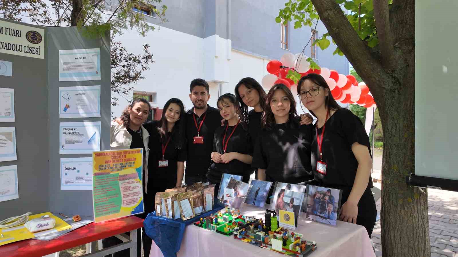 Gediz&rsquo;de &ouml;ğrencilerden ilgi &ccedil;ekici projeler; vardiyalı &ccedil;alışmanın aile i&ccedil;i etkileri araştırıldı
