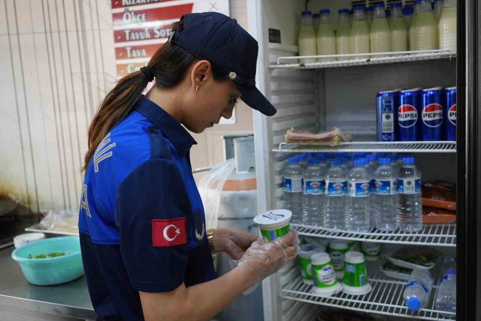 Şehitkamil zabıta ekiplerinden tavuk denetim
