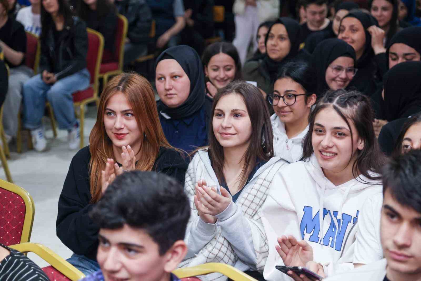 Başkan Sandık&ccedil;ı &ouml;ğrencilerle buluştu: "Eğitim &ouml;nceliğimiz"
